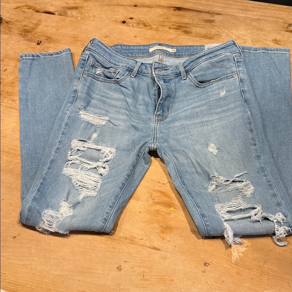 Levi’s 711 skinny Distressed Light Blue Women's Jeans. Size 29
